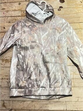 Camouflage Print Pullover Hoodie in Light Gray and Tan